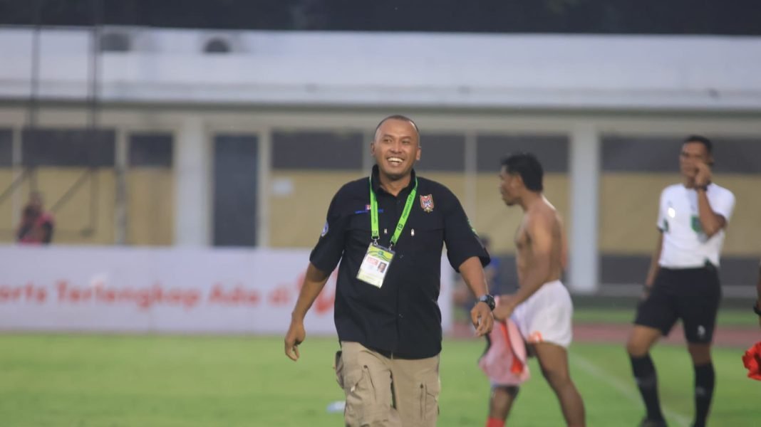 Komisaris Malang United, Djoko Purwoko, menyoroti debut Patrick Kluivert sebagai pelatih kepala Timnas Indonesia yang gagal membawa Timnas taklukkan Australia. (Foto: Dok. Pribadi).