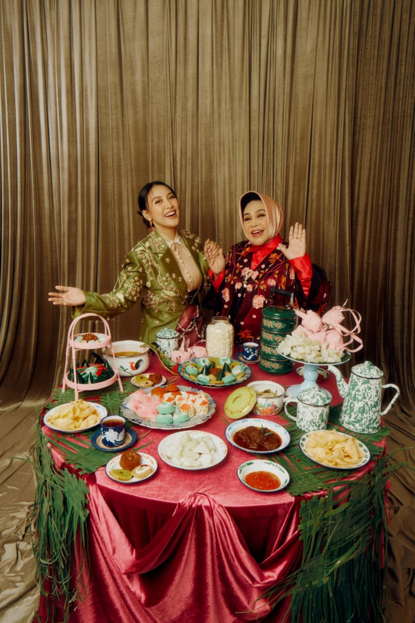 Hetty Koes Endang & Afifah Yusuf Rilis Tradisi Hari Raya Kolaborasi Ibu dan Anak Yang Sarat Makna & Nostalgia Lebaran 2 hes 2