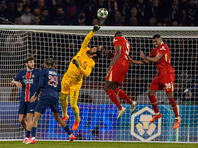 Pendukung Liverpool Soroti Dua Kesalahan Arne Slot dalam Kekalahan Adu Penalti dari PSG 2 pul 1