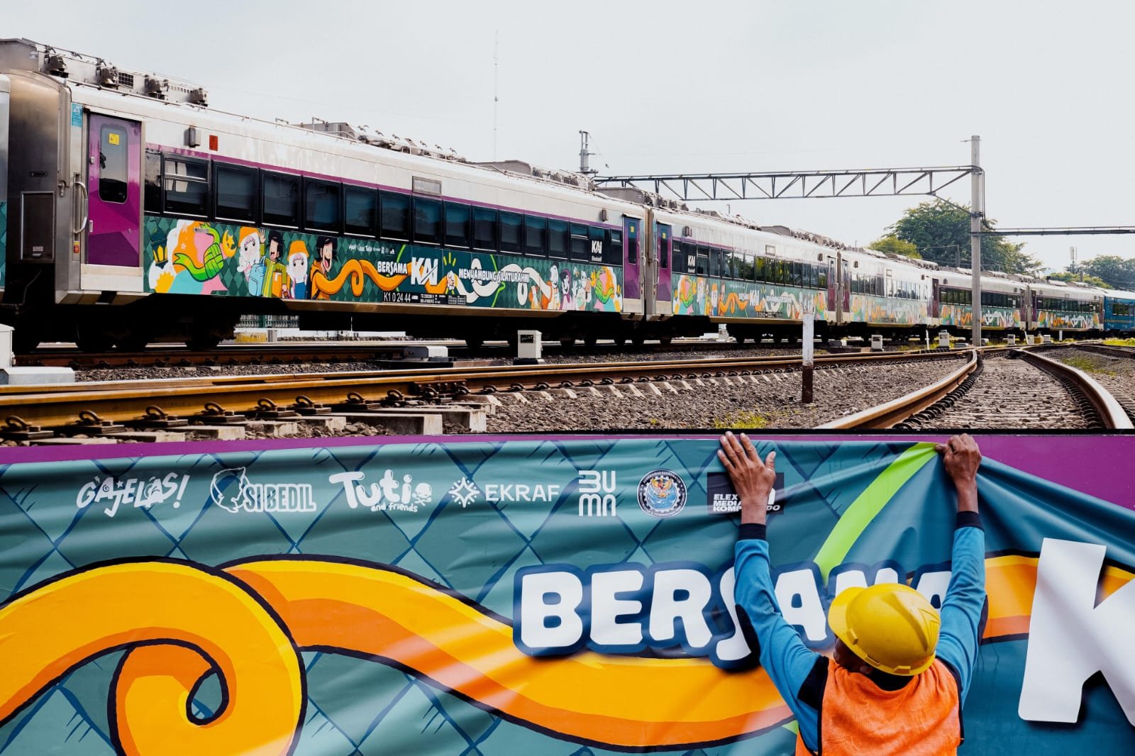 Menteri Ekonomi Kreatif Dan Direktur Utama PT Kereta Api Indonesia Luncurkan Branding Tematik Karakter Komik Lokal Pada Stasiun dan Gerbong Kereta 3 pul 253