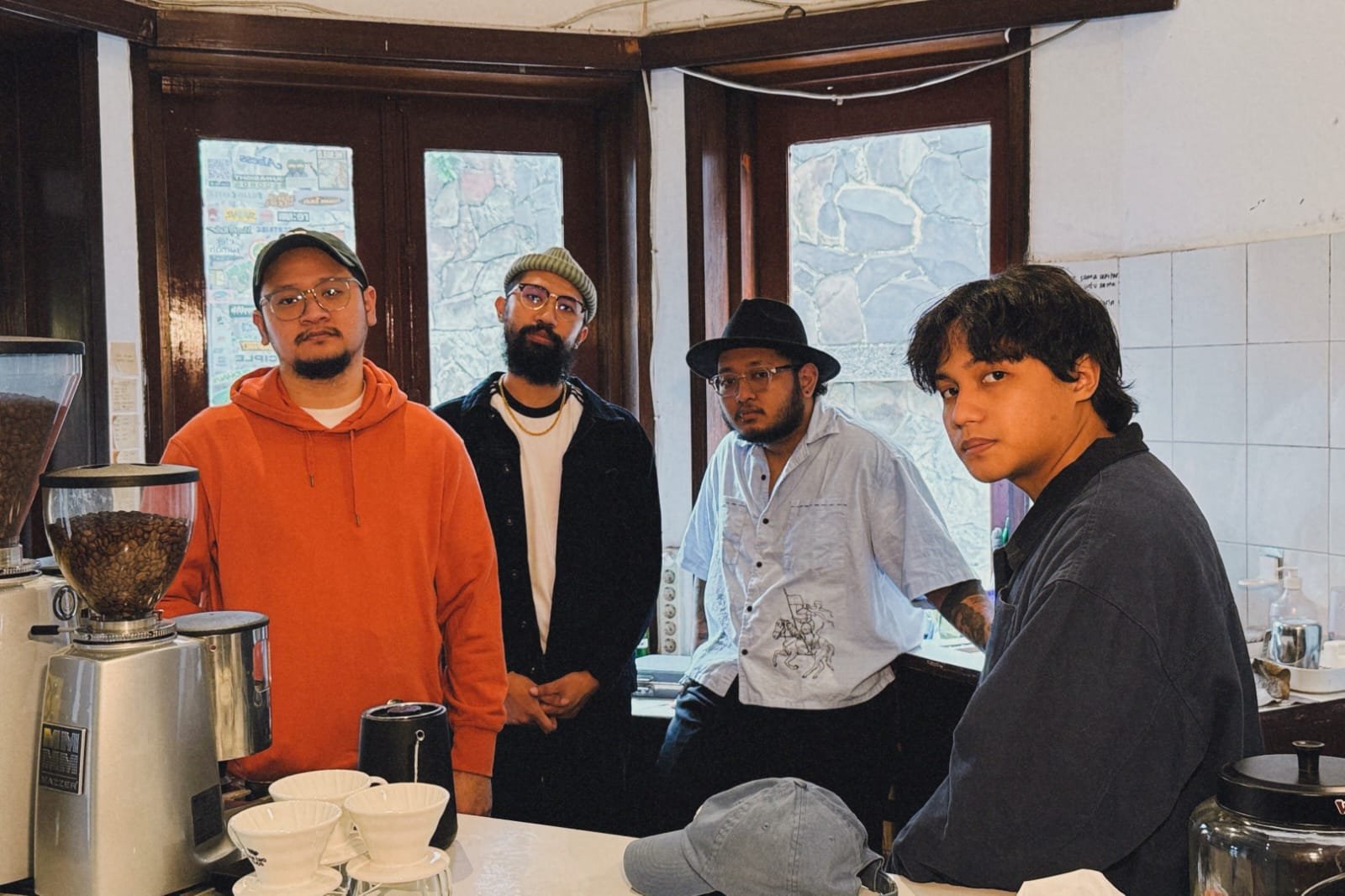 The People of the Sun Kolaborasi Bareng Naykilla di Single "Two Tickets" 1 pul 270