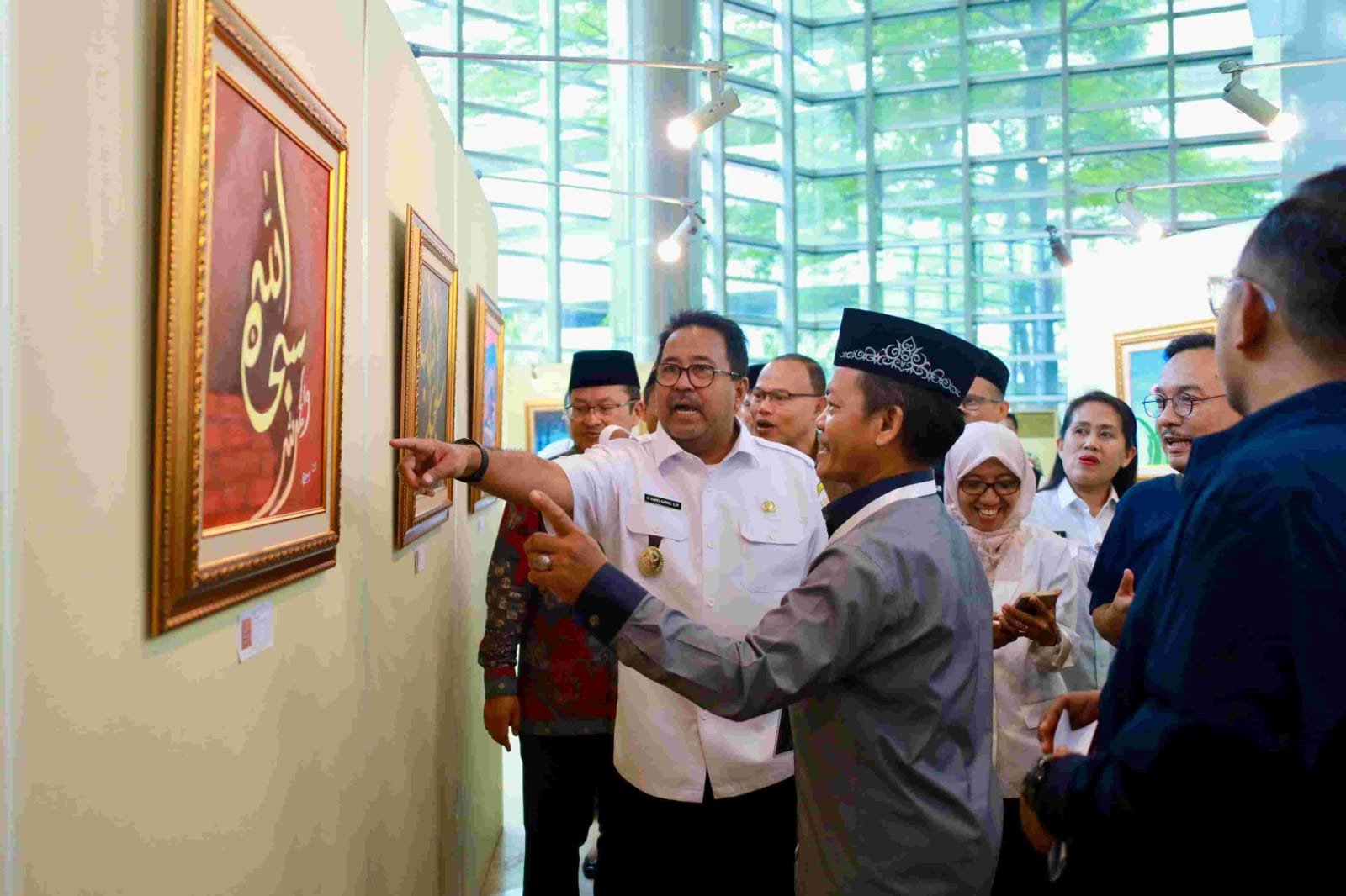 Wagub Rano Buka Kegiatan 'Goresan Warna dan Getaran Jiwa: Persembahan dari Hati' 2 pul 359