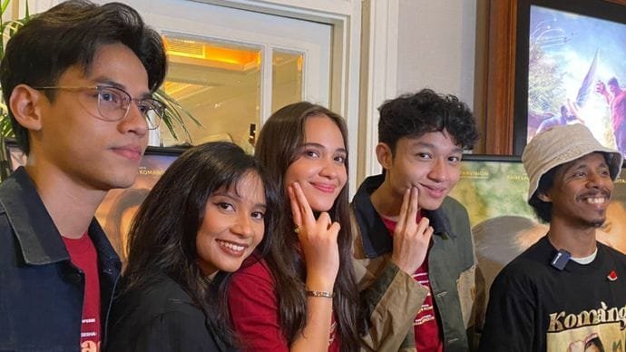 Film “Komang” Persembahan Starvision yang Diadaptasi Dari Kisah Nyata Tayang di Bioskop Mulai Lebaran 2025 di Bioskop Indonesia 1 pul 368