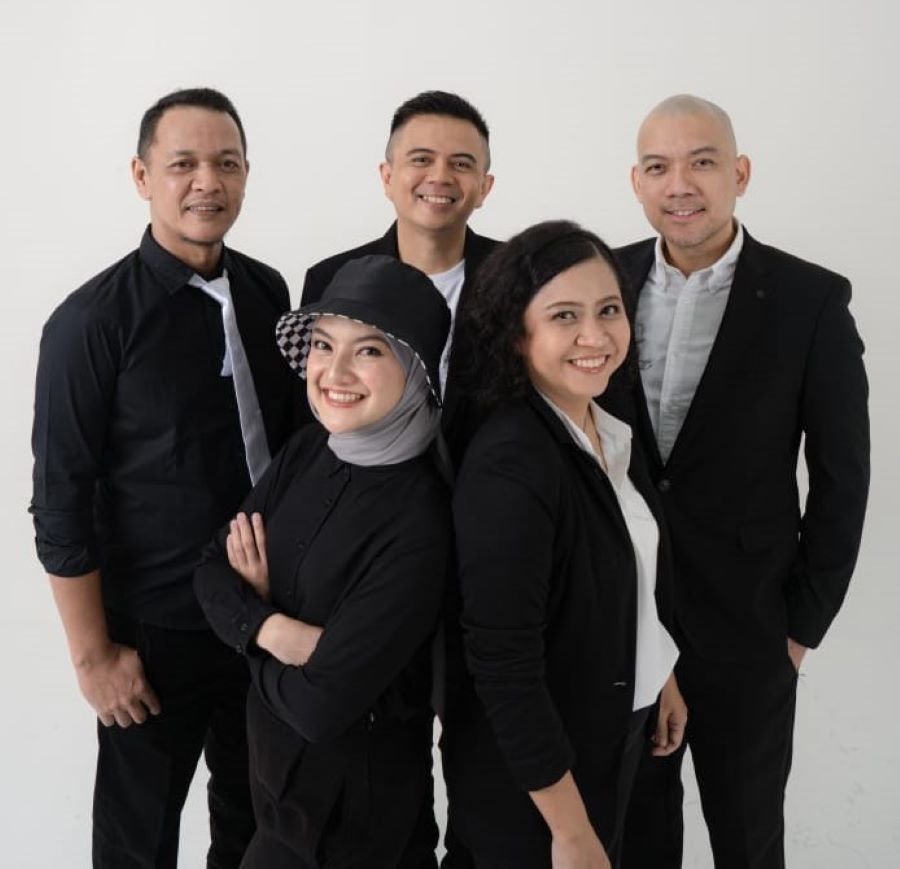Group Band BASE JAM 2025: Memeriahkan lebaran dengan Album LEBARAN CERIA 2 pul 421