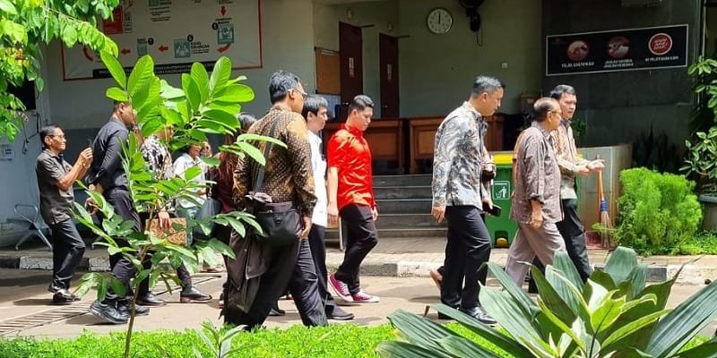 Uskup Agung Jakarta Kardinal Suharyo Kunjungi Hasto, Dinilai sebagai Tindakan Kemanusiaan dan Pastoral 1 IMG 20250414 WA0142