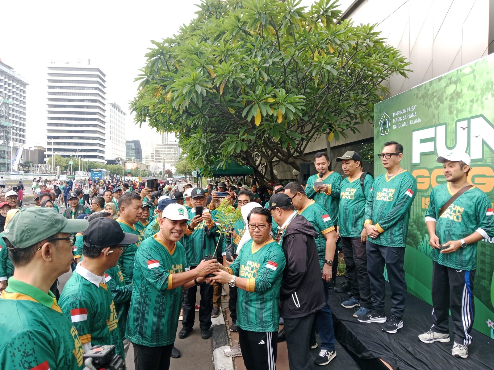 ISNU Gelar Fun Walk, Awali Rangkaian Mukernas dan Program Satu Juta Pohon 1 IMG 20250420 065708 scaled