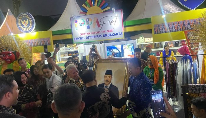 Kreativitas Lahir di Balik Jeruji, Lukisan Karya Warga Binaan Rutan Cipinang Berhasil Terjual Di Ajang IPPA Fest 2025 1 WhatsApp Image 2025 04 22 at 11.48.52