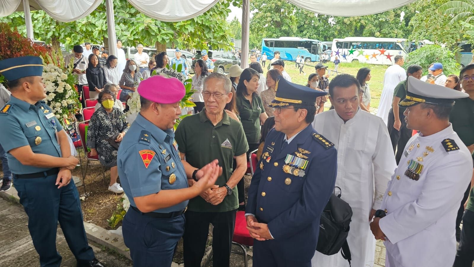 Romo Letkol Laut (Purn) Stanislaus Sutopanitro, Pr Dimakamkan Secara Militer 1 pul 144