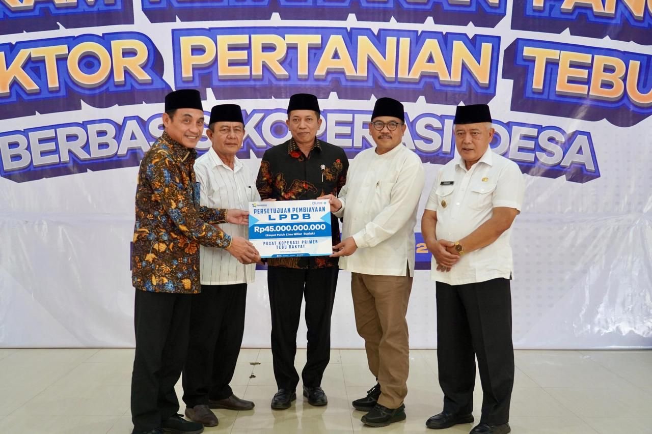 Ferry Juliantono Resmikan Pembentukan Koperasi Desa/Kelurahan Merah Putih di Malang 3 pul 171