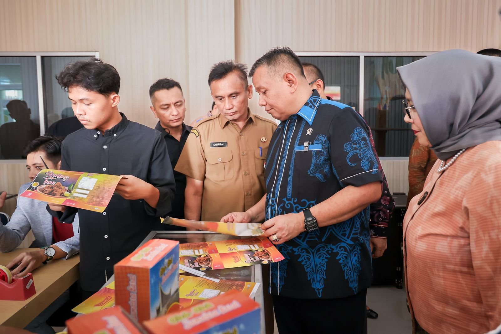 Resmikan UPTD PLUT Sumbar, Wamen UMKM Pacu Digitalisasi dan Konektivitas UMKM 4 pul 202