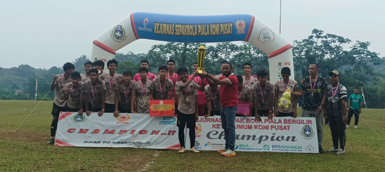 Ketua Penyelenggara Kejurnas Piala Bergilir KONI ke-VI 2025, Taufik Panji Alam, memberikan apresiasi khusus terhadap perjuangan Remci FC