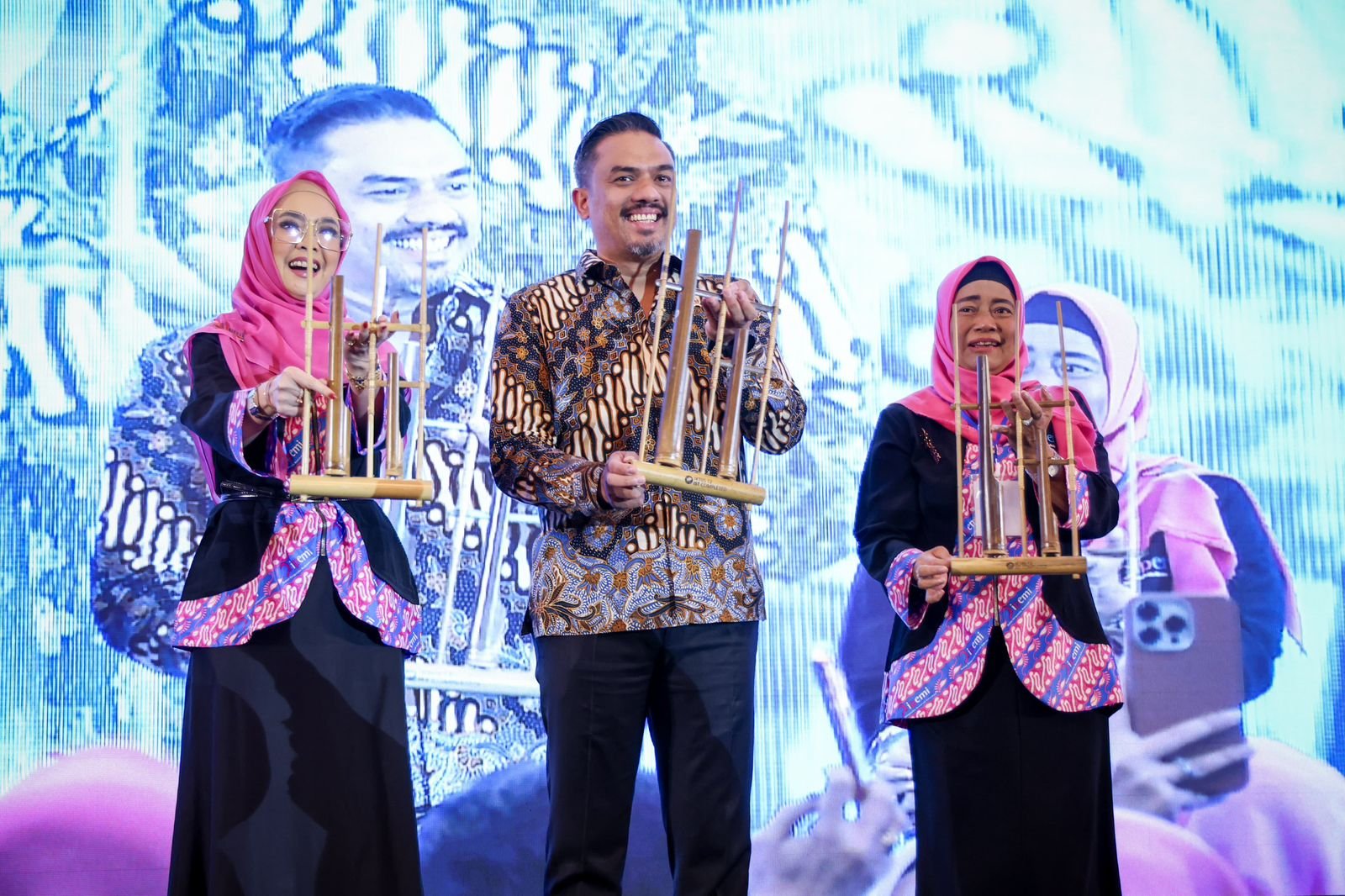 Menteri UMKM Tekankan Peran Penting Perempuan dalam Pengembangan UMKM 1 pul 35