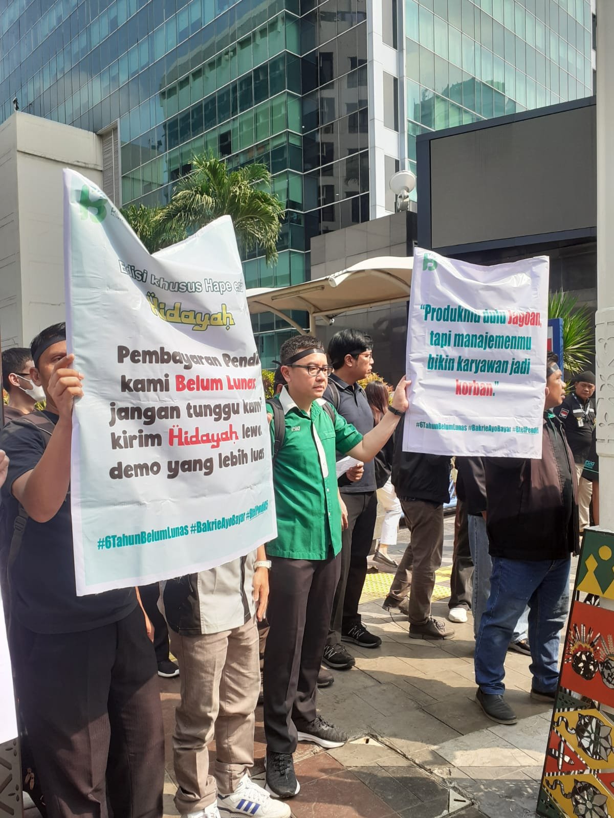 Eks Karyawan Bakrie Telecom Gelar Aksi Damai Tuntut Pelunasan Kompensasi PHK yang Macet Sejak 2023 1 pul 65