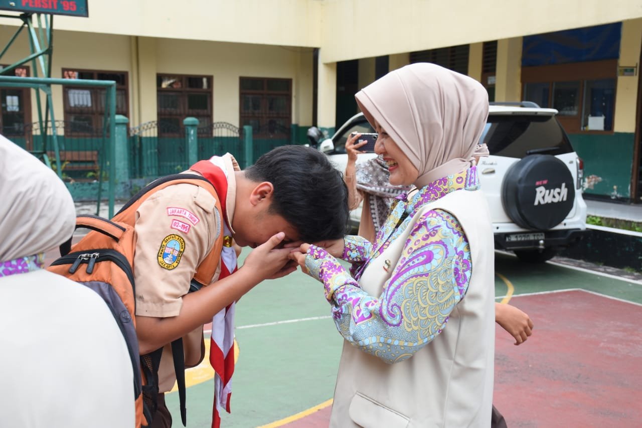 Ketua Persit KCK Cabang XV Kodim 0501 PD Jaya Kunjungi Yayasan Kartika Jaya 2 pul 89