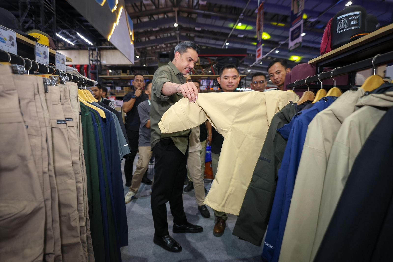 Menumbuhkan Industri Outdoor Lokal, Menteri UMKM: Produk Lokal Kini Mampu Saingi Merek Global 1 pul 164