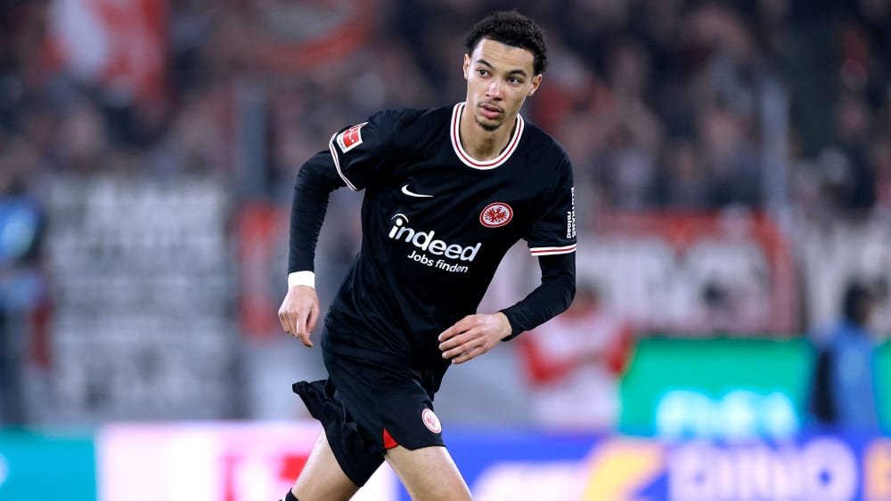 Manchester United, Liverpool, dan Chelsea Berebut Hugo Ekitike dari Eintracht Frankfurt 2 pul 222