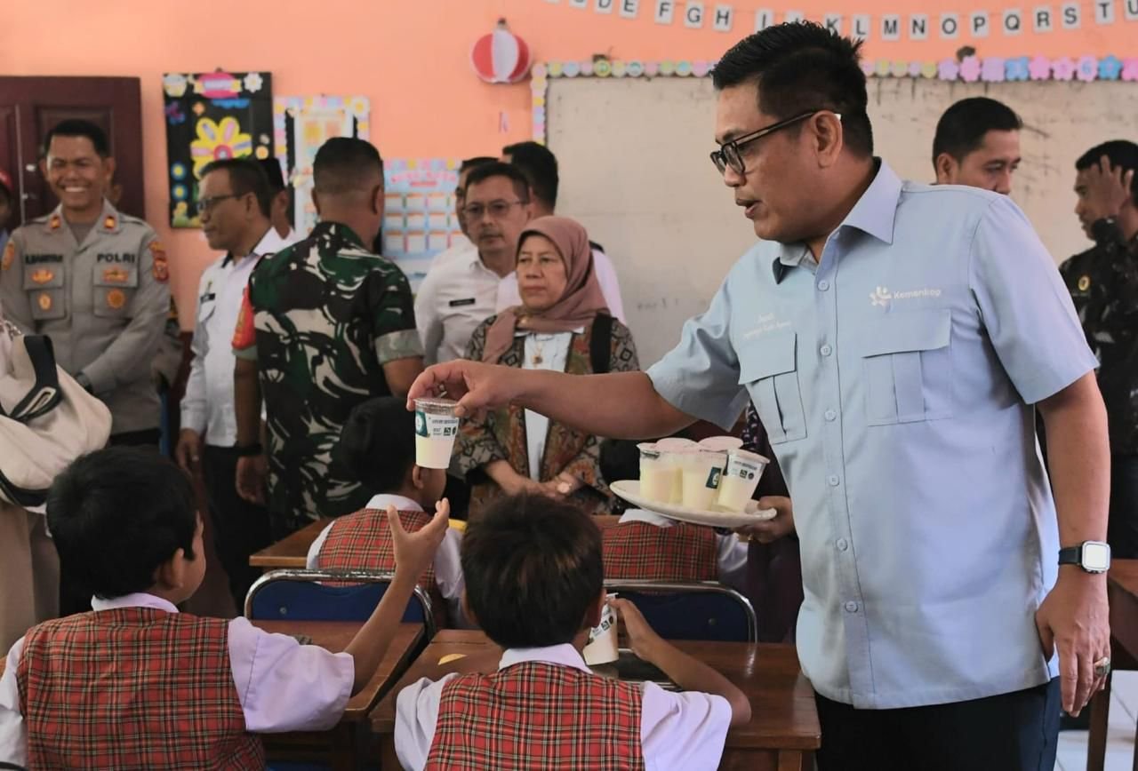 Asyiiik, Kemenkop Salurkan Susu Pasteurisasi Fase Dua Guna Penuhi Gizi Program Makan Bergizi Gratis 2 pul 244