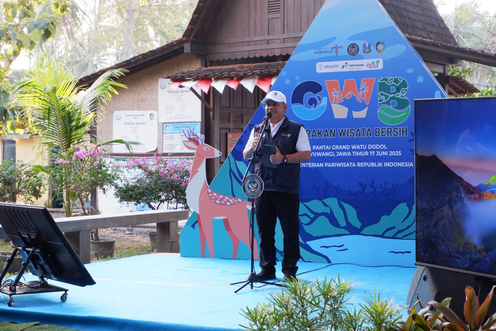 Banyuwangi Jadi Contoh Nasional Kolaborasi Pengelolaan Sampah untuk Pariwisata Berkelanjutan 2 pul 290
