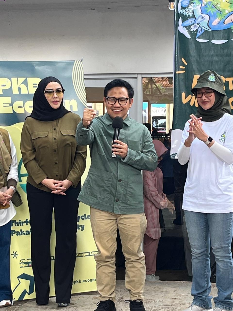 Pedangdut Senior Iyeth Bustami, Ikke Nurjanah & Artis Lainnya, Ramaikan Harlah PKB Dengan Menjual Baju Bekas 3 IMG 20250712 WA0055 1