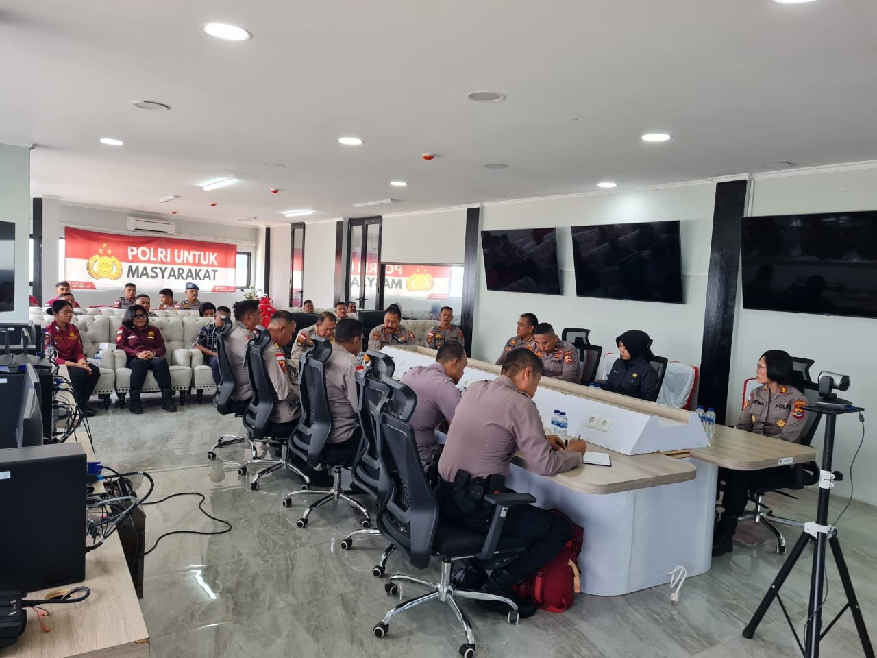 Tim Bintek Polri Evaluasi dan Perkuat Pamwisata Polres Manggarai Barat 1 pul 154