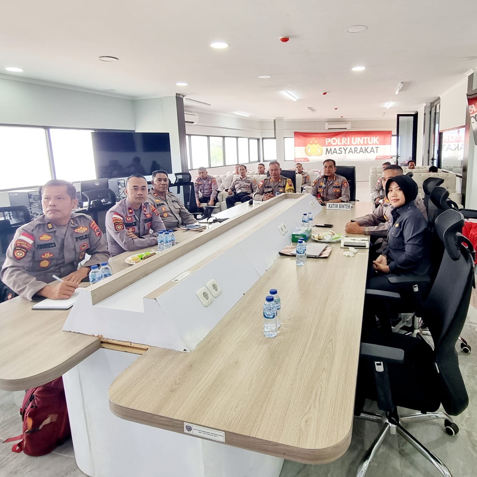 Tim Bintek Polri Evaluasi dan Perkuat Pamwisata Polres Manggarai Barat 2 pul 156