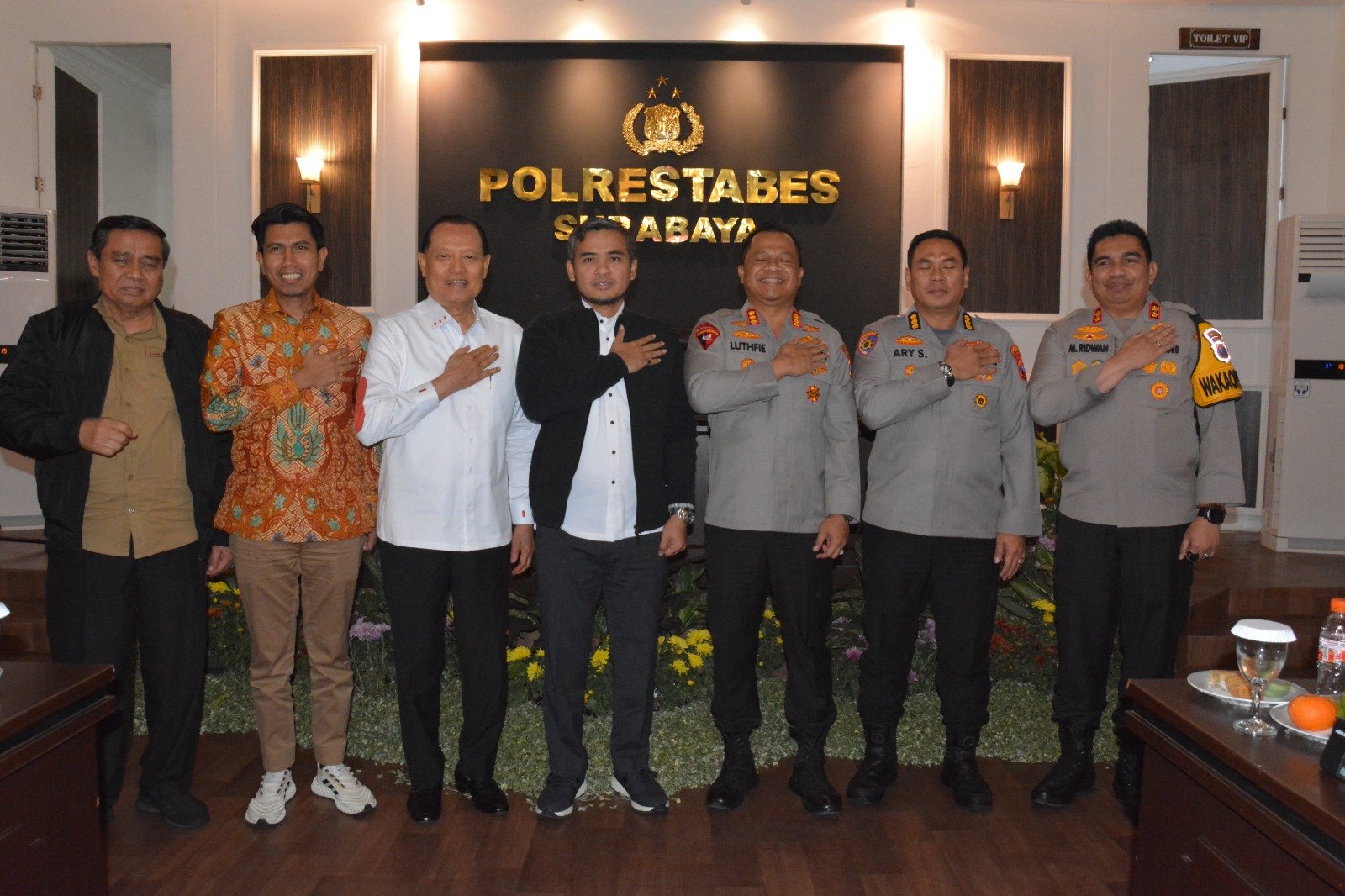 Demi Jaga Marwah DPR RI, MKD Terus Sosialisasikan Kode Etik dan Aturan Penggunaan TNKB Khusus ke ke Polrestabes Surabaya 1 pul 208
