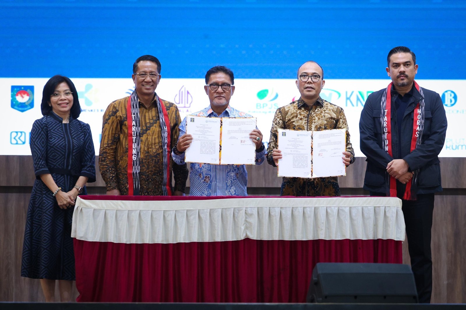 UMKM Danau Toba Semakin Bersaing Lewat Festival Kemudahan dan Pelindungan Usaha Mikro 2 pul 292 scaled