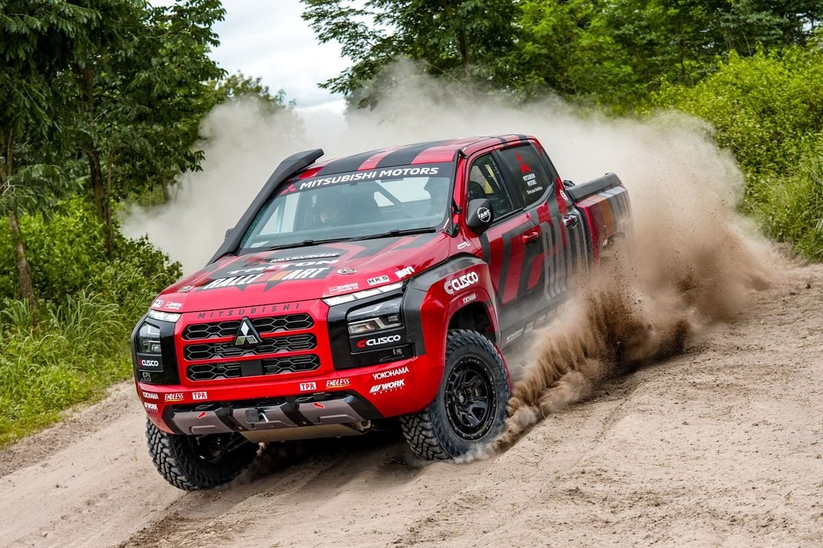 Team Mitsubishi Ralliart Siap Tampil di Asia Cross Country Rally 2025 dengan Tiga Mobil Triton 1 pul 30