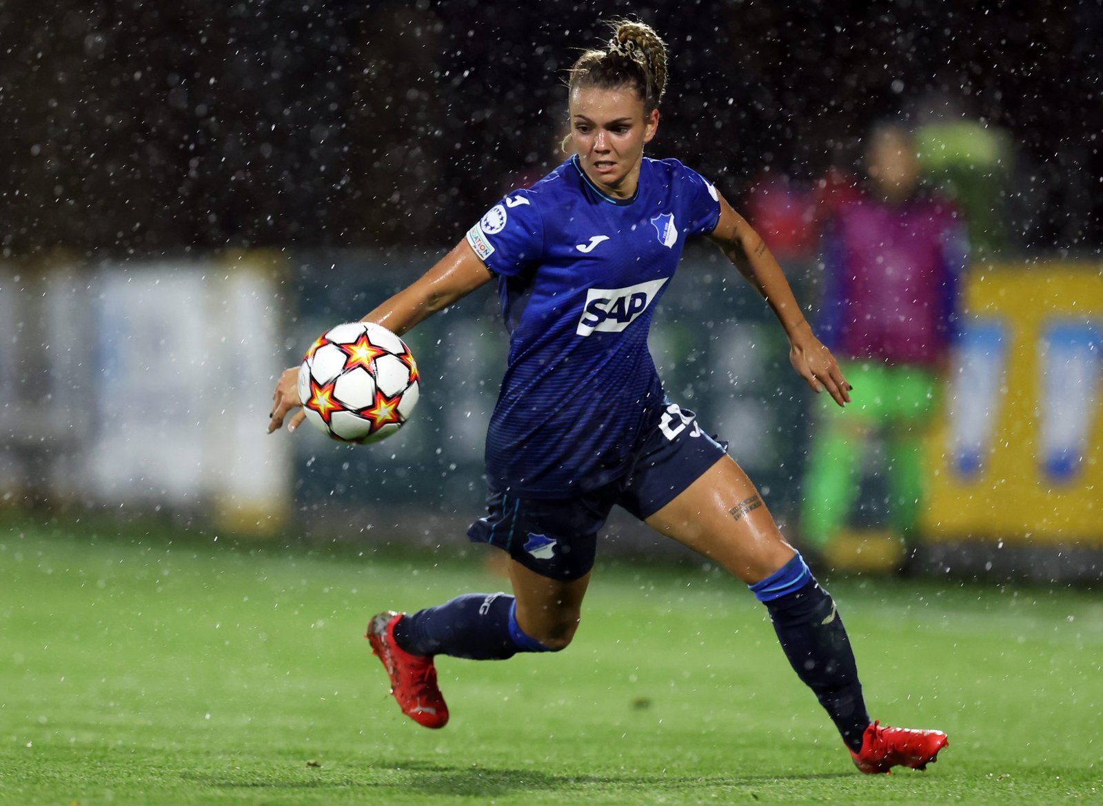 Manchester City Resmi Permanenkan Laura Wienroither dari Arsenal dengan Kontrak Dua Tahun 2 pul 183