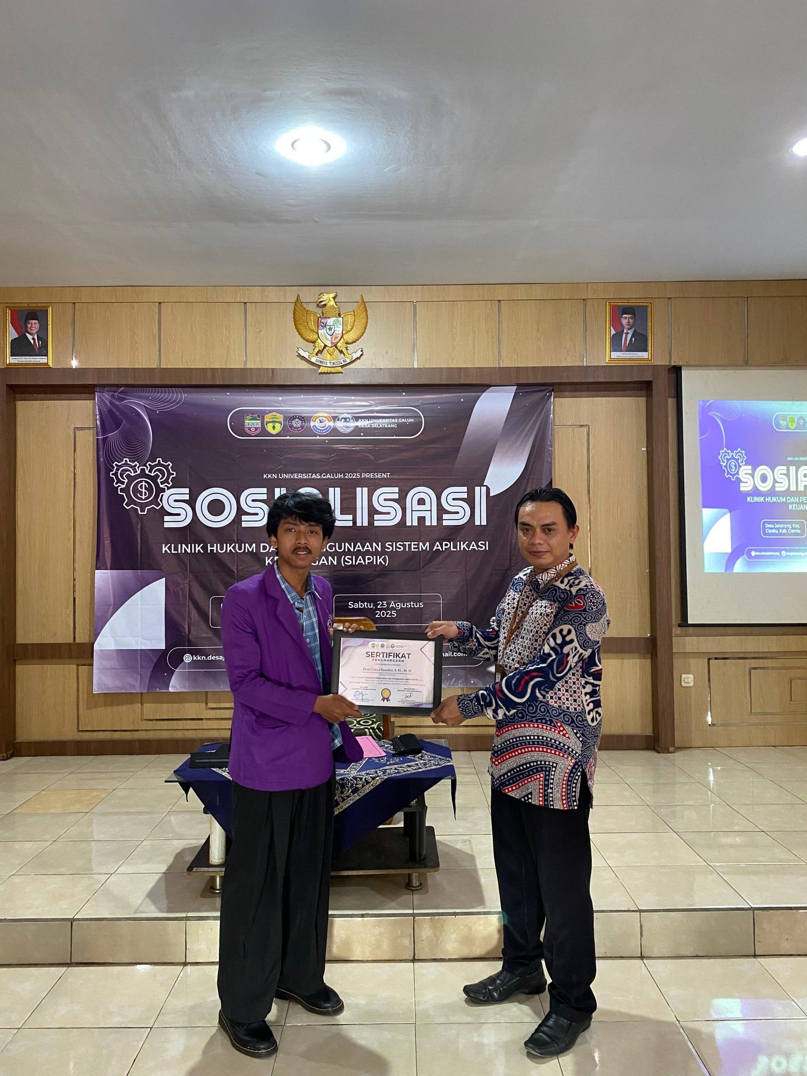 Mahasiswa Universitas Galuh Ciamis Kuatkan Literasi Hukum di Desa Jalatrang 1 pul 321 scaled