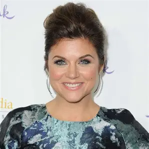 Tiffani Thiessen Bikin Heboh, Makan Carrot Cake Tanpa Busana di Instagram 2 pul 49