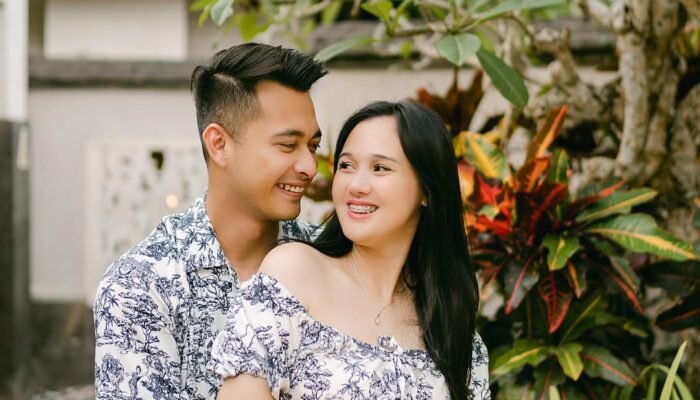 Eza Gionino Digugat Cerai Istri, Padahal Pernah Pasang Badan Melindungi Keluarga dari Hinaan Netizen 1 Effortlessly happy every time with family Outfit beachwear keluarga @thekeranjangbali 1