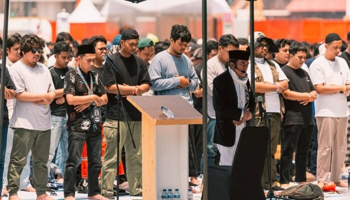 Rhoma Irama Pimpin Salat Jumat di Tengah Festival Musik Pestapora 2025 1 IMG 20250906 WA01291