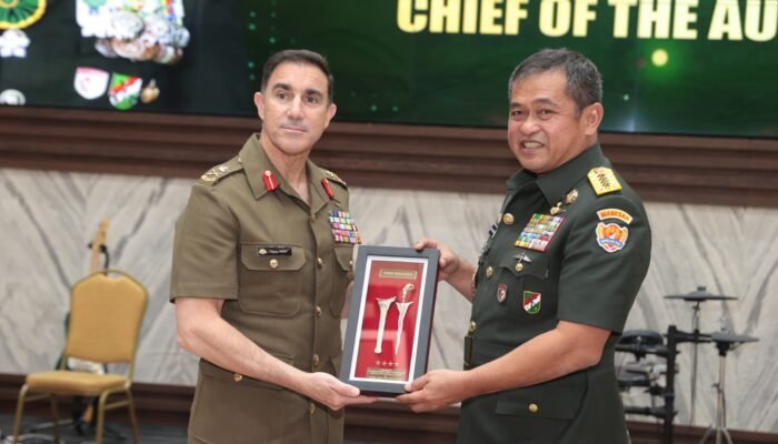 Kasad dan Kasad Australia Teguhkan Persahabatan, Perkuat Kerja Sama Militer Kedua Negara 1 IMG 20250908 WA0070
