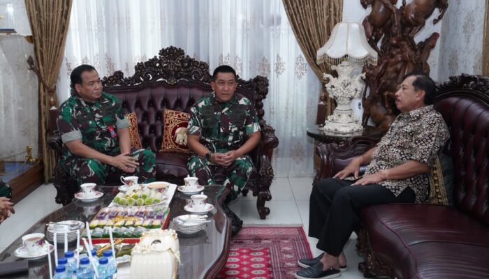 Anjangsana TNI ke Laksamana TNI (Purn) Agus Suhartono: Wujud Penghormatan di HUT ke-80 1 IMG 20250925 WA0142
