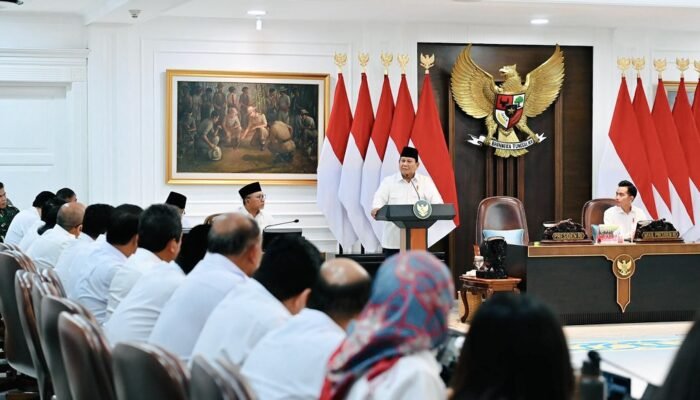 Presiden Prabowo Ajak Umat Islam Teladani Akhlak Nabi Muhammad SAW di Peringatan Maulid 1447 H 1 Presiden melangsungkan rapat koordinasi bersama seluruh jajaran Kabinet Merah Putih untuk membah 1