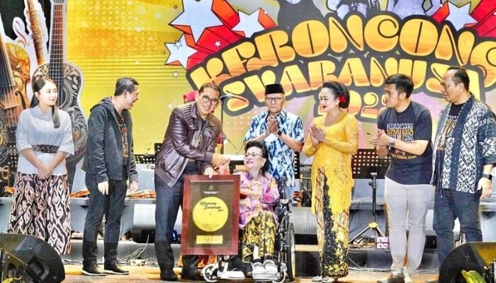 Keroncong Svaranusa 2025 Hidupkan Semangat Kebangsaan dari Kota Blitar 1 kemenbud keroncong svaranusa 2025 6Gid large