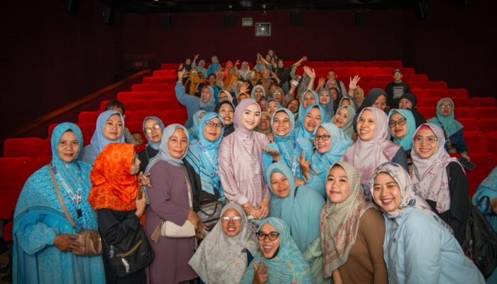 “Air Mata di Ujung Sajadah 2” Bikin Penonton Nangis Massal, Bioskop Tambah Layar! 2 IMG 20251024 WA0131 1
