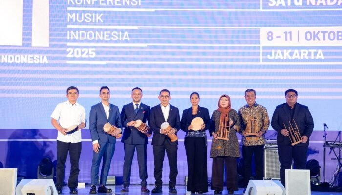 KMI 2025 Resmi Dibuka: “Satu Nada Dasar” Menuju Ekosistem Musik Indonesia yang Berkelanjutan 1 Kementerian Kebudayaan Konferensi Musik Indonesia 2025 Dukung Penuh Ekosistem Musik Engine of Growth