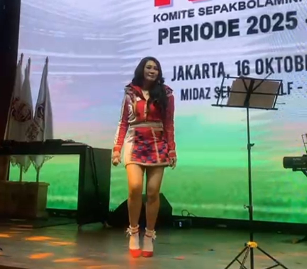 Masih Aktif Manggung Off Air, Pedangdut Lia Emilia Siap Rilis Single Terbaru 1 Screenshot 20251016 172407 WhatsApp