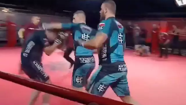 Video Viral: Hooligan Sepakbola Rusia dan Polandia Gelar Pertarungan 5 vs 5, Berakhir Brutal 1 pul 13