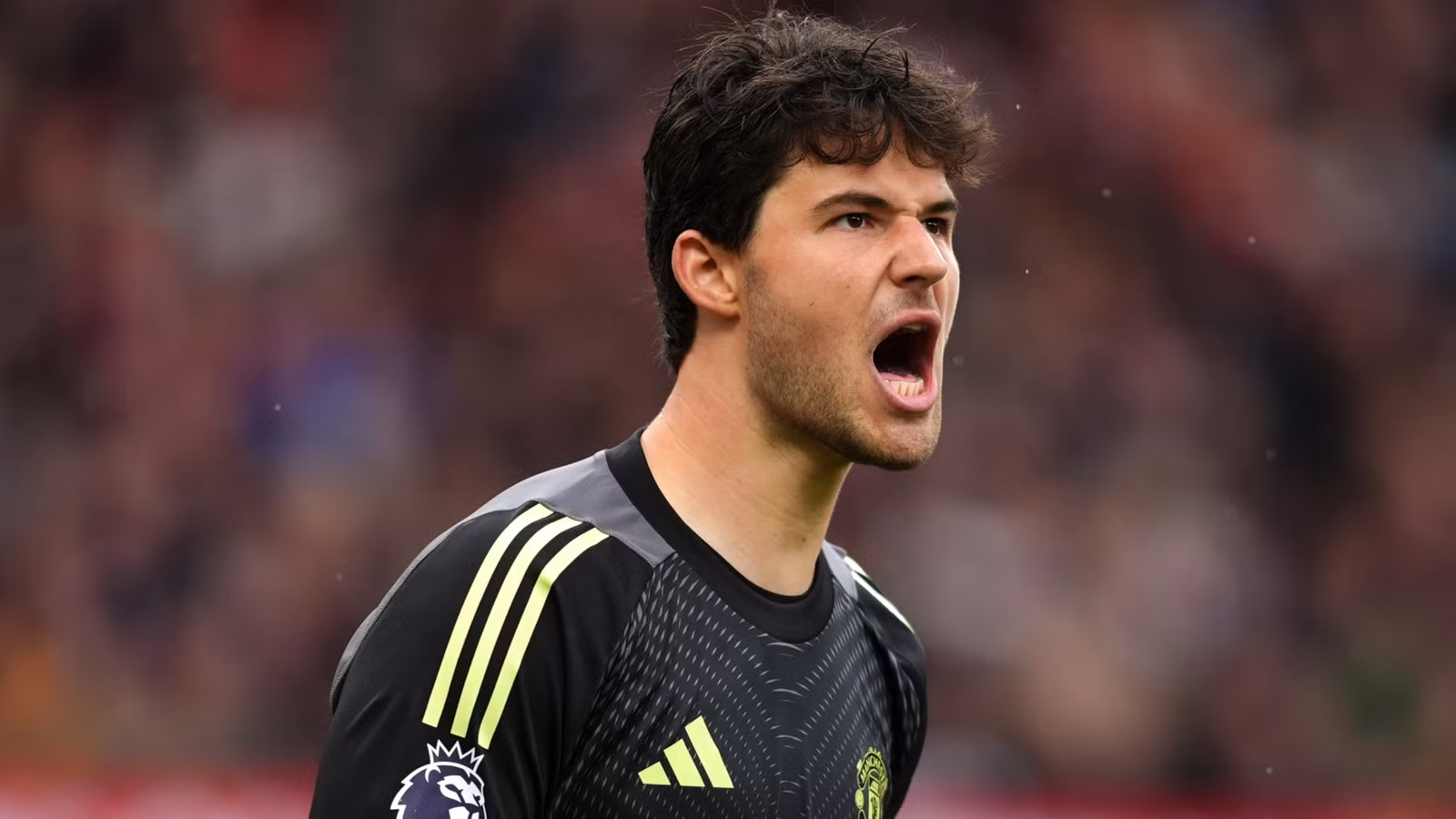 Fans Gembira Lihat Penampilan Perdana Senne Lammens, Kiper Baru Manchester United 1 pul 2