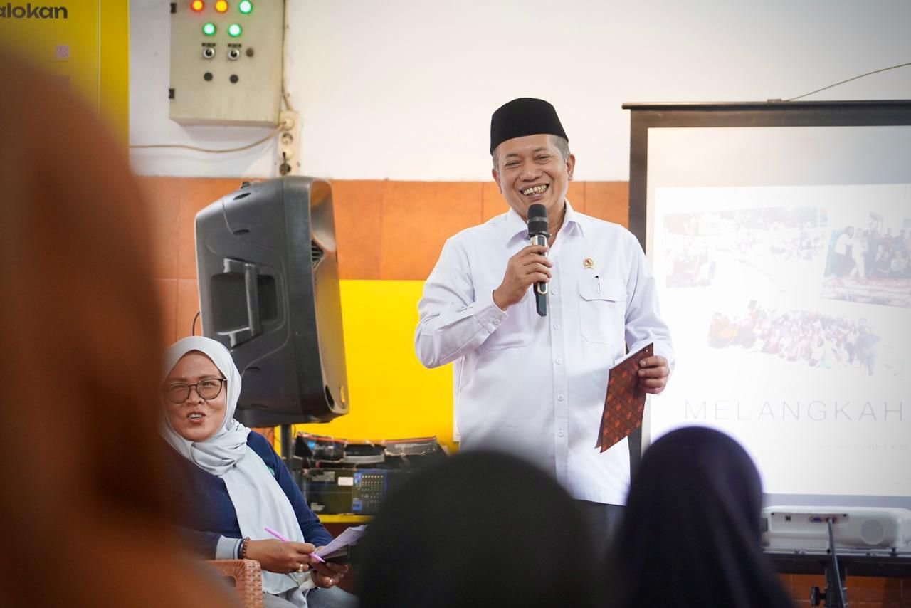 Menkop Ferry Tegaskan Peran Koperasi Dalam Mengatasi Krisis Perkotaan 1 pul 37