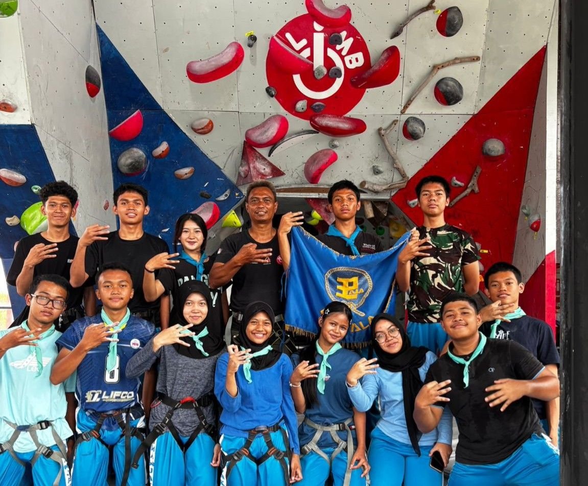 Elpala SMAN 68 Jakarta Angkatan 40 Gelar Kegiatan Climbing di Menteng 1 pul 45