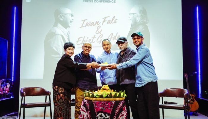 Ebiet G. Ade & Iwan Fals: Dua Legenda Satukan Suara, Persembahkan Lagu “Ibu” dan “Titip Rindu Buat Ayah” 2 IMG 20251110 WA0059 1