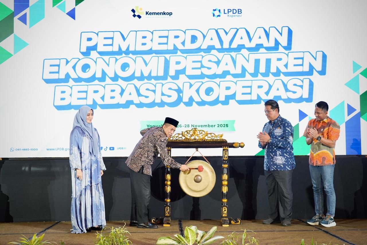 Ferry Juliantono Dorong Kopontren Masuk Sektor Produktif Guna Perkuat Ekonomi Umat 2 IMG 20251127 WA0083