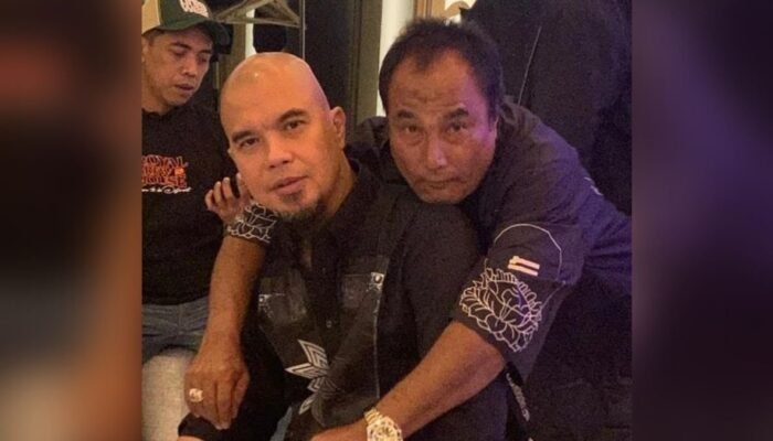 biodata dan agama ecky lamoh mantan vokalis edane yang curi perhatian di konser ahmad dhani I168QlPt6D