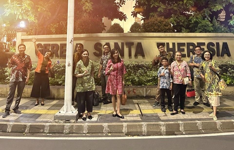 Paduan Suara Albertus Magnus Alumni UPN 'Veteran' Jogjakarta Tugas Koor di Gereja Santa Theresia Menteng 1 pul 38