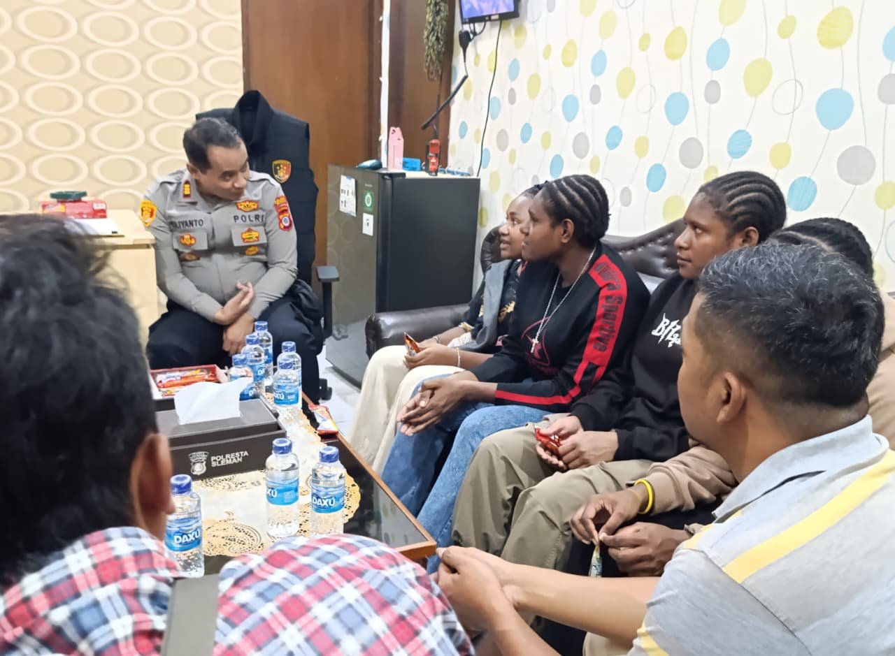 Pelajar Papua Kunjungi Polsek Ngaglik, Belajar Wawasan Kebangsaan dan Karakter 2 pul 61
