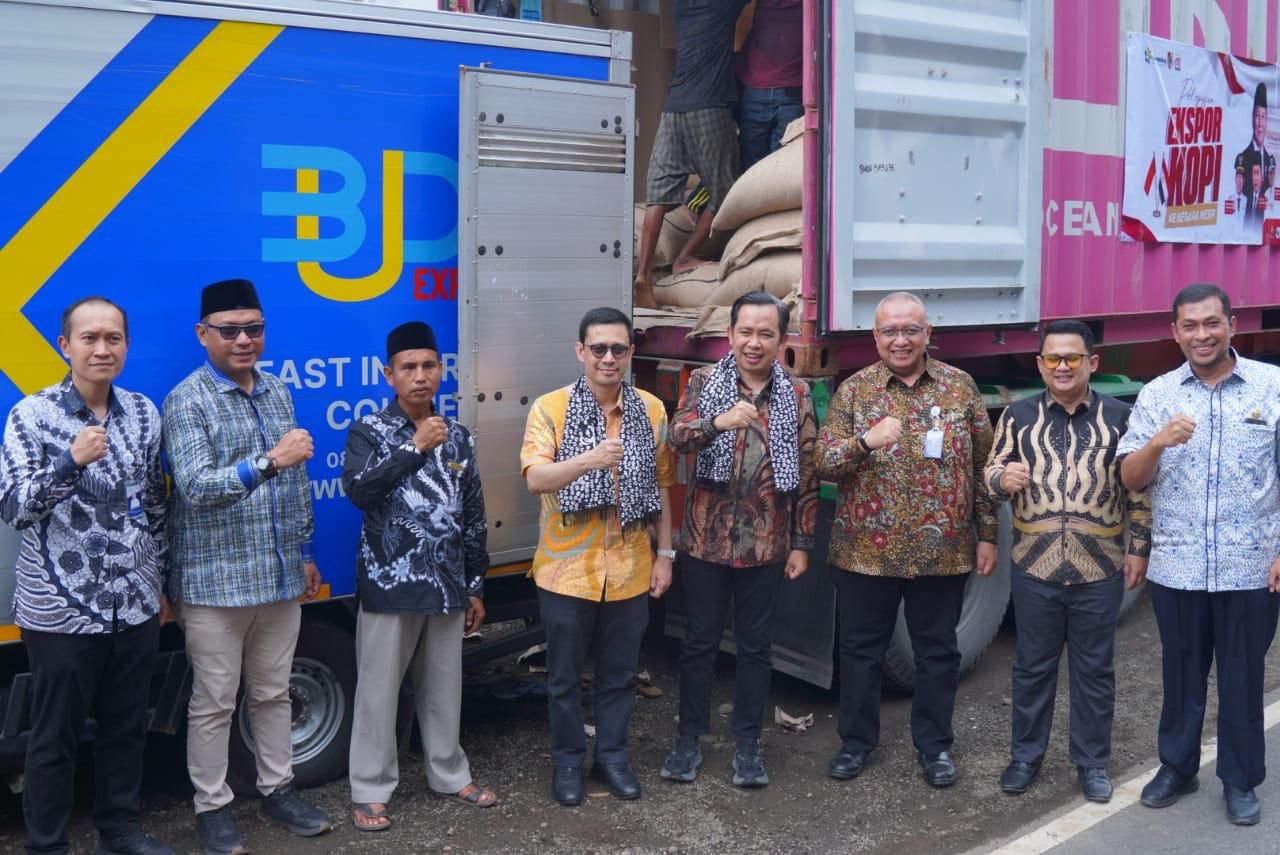 Kemenkop Dukung Langkah Kopdes Sidomulyo Ekspor Kopi dan Kembangkan Komoditas Jagung 2 IMG 20251201 WA0039